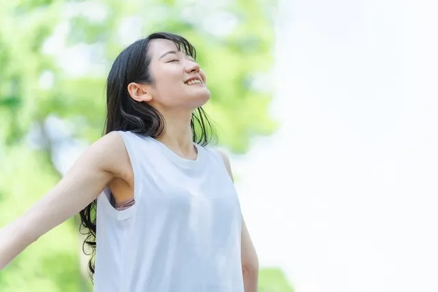 「最近なんだか呼吸が浅いな…」そう感じているあなたへ。ピラティスで胸を開いて深い呼吸を取り戻す方法　LAKSHIMI江坂南店
